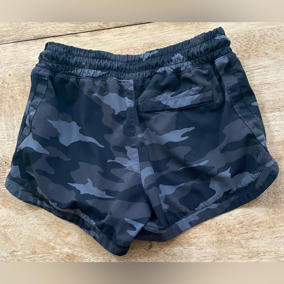 Athleta Girl Sz 7 All Play 3” Camo‎ Shorts - Picture 6 of 16